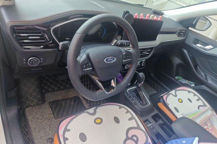 Used Ford Focus 2022 Hatchback EcoBoost 180 Automatic Performance Edition Center Console
