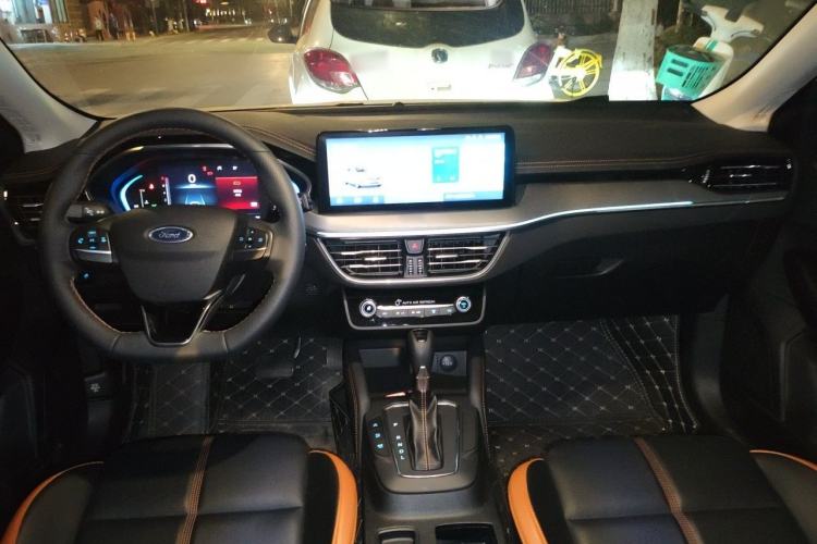 Used Ford Focus 2022 Hatchback EcoBoost 180 Automatic Performance Edition Center Console