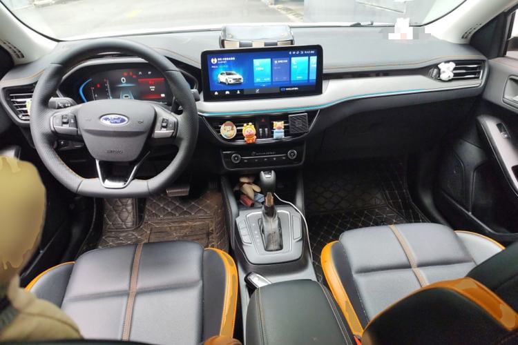 Used Ford Focus 2022 Sedan EcoBoost 180 Automatic Performance Edition Center Console
