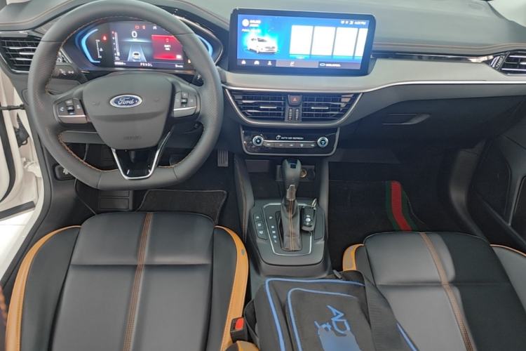 Used Ford Focus 2022 Sedan EcoBoost 180 Automatic Performance Edition Center Console