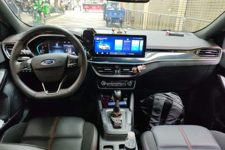 Used Ford Focus 2022 Hatchback EcoBoost 180 Automatic ST Line Center Console