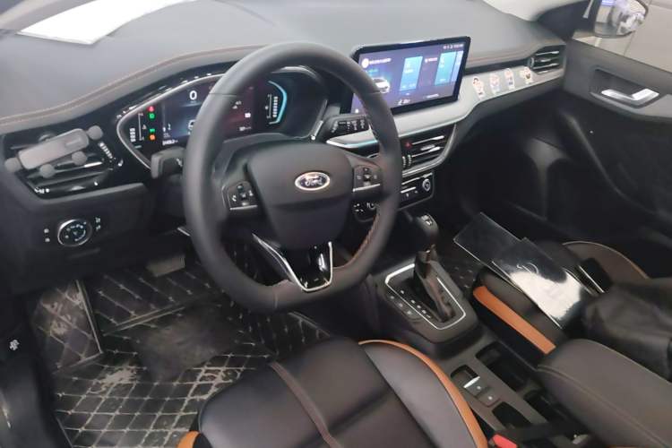Used Ford Focus 2022 Hatchback EcoBoost 180 Automatic Performance Edition Center Console