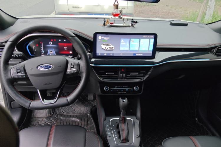 Used Ford Focus 2022 Sedan EcoBoost 180 Automatic ST Line Center Console