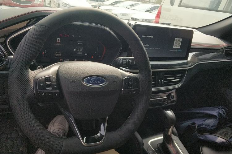 Used Ford Focus 2022 Hatchback EcoBoost 180 Automatic ST Line Center Console