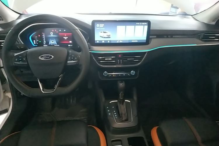 Used Ford Focus 2022 Sedan EcoBoost 180 Automatic Performance Edition Center Console