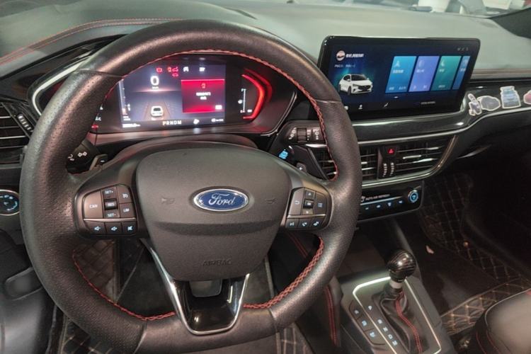 Used Ford Focus 2022 Hatchback EcoBoost 180 Automatic ST Line Center Console