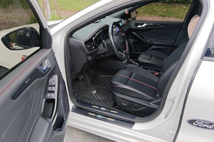 Used Ford Focus 2022 Sedan EcoBoost 180 Automatic ST Line Driver Seat