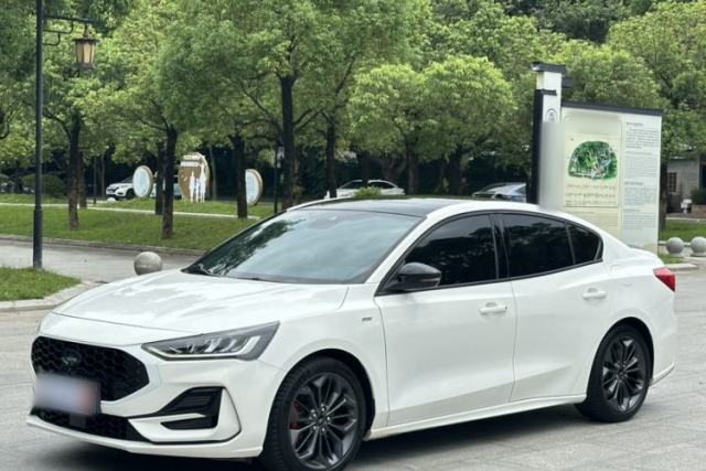 Ford Focus 2022 Sedan EcoBoost 180 Automatic ST Line с пробегом