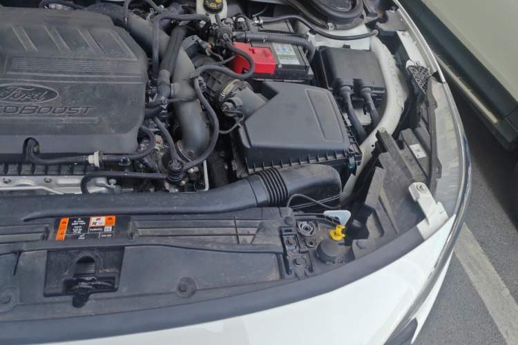 Used Ford Focus 2022 Hatchback EcoBoost 180 Automatic Performance Edition Engine Bay Left