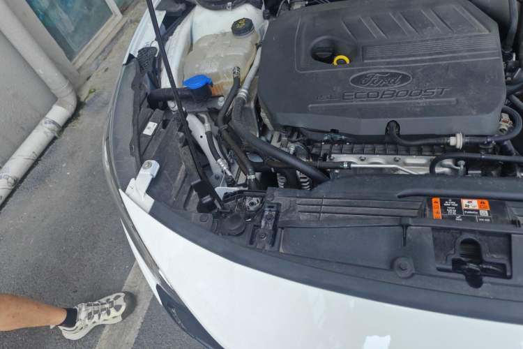 Used Ford Focus 2022 Hatchback EcoBoost 180 Automatic Performance Edition Engine Bay Right