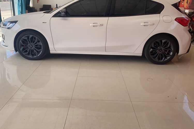 Used Ford Focus 2022 Hatchback EcoBoost 180 Automatic ST Line Exterior 1