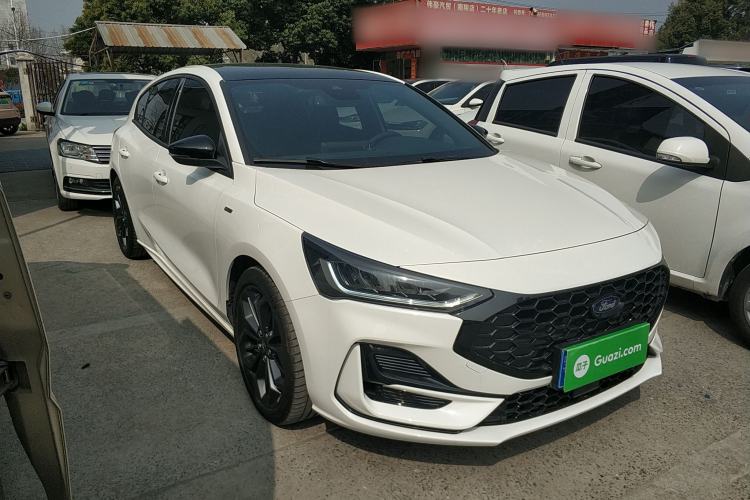 Used Ford Focus 2022 Hatchback EcoBoost 180 Automatic ST Line Exterior 1