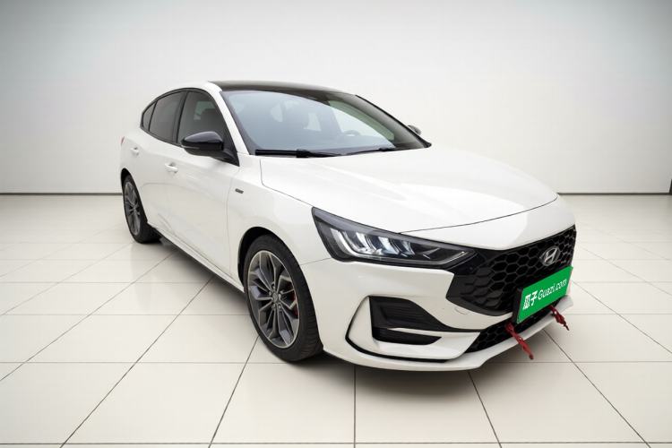 Used Ford Focus 2022 Hatchback EcoBoost 180 Automatic ST Line Exterior 2