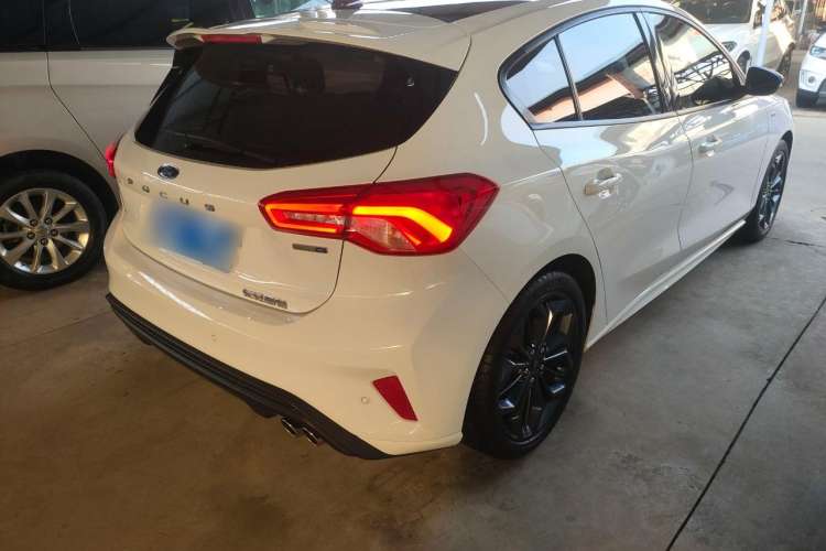 Used Ford Focus 2022 Hatchback EcoBoost 180 Automatic ST Line Exterior 3