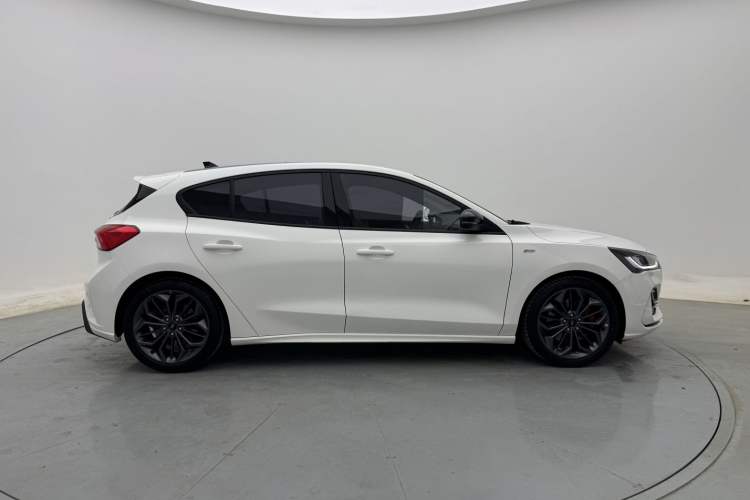 Used Ford Focus 2022 Hatchback EcoBoost 180 Automatic ST Line Exterior 3
