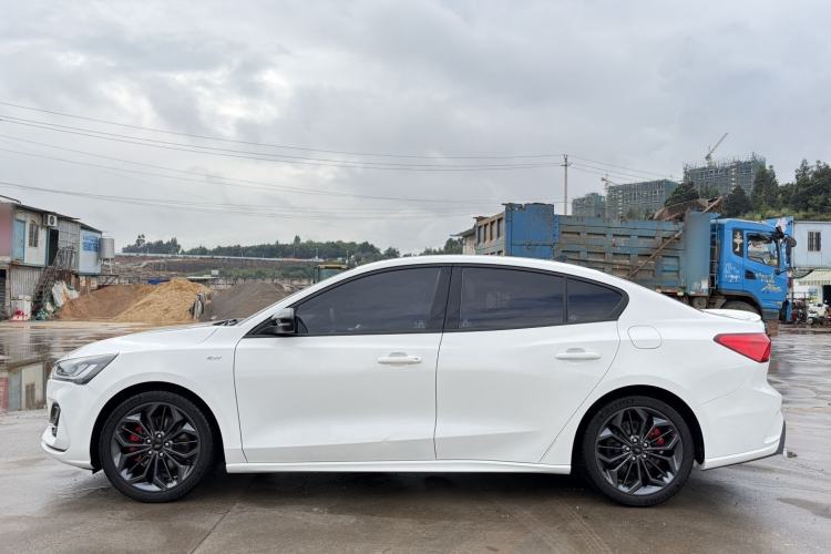 Used Ford Focus 2022 Sedan EcoBoost 180 Automatic ST Line Exterior 4