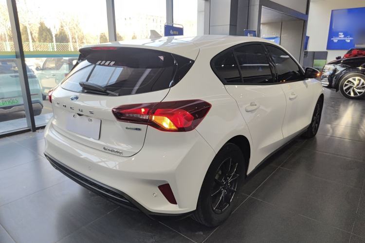 Used Ford Focus 2022 Hatchback EcoBoost 180 Automatic Performance Edition Exterior 5