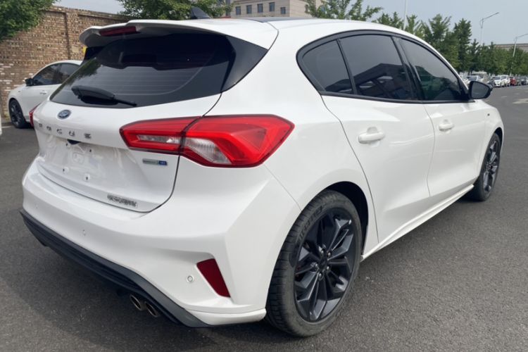 Used Ford Focus 2022 Hatchback EcoBoost 180 Automatic ST Line Exterior 5