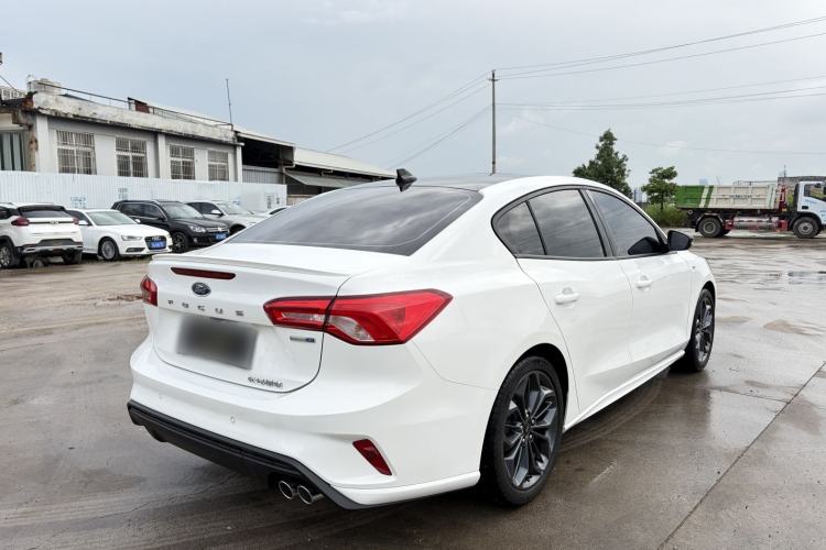 Used Ford Focus 2022 Sedan EcoBoost 180 Automatic ST Line Exterior 5