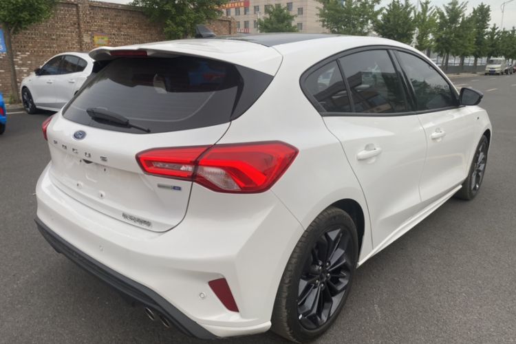Used Ford Focus 2022 Hatchback EcoBoost 180 Automatic ST Line Exterior 5