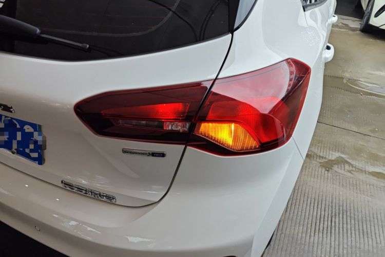 Used Ford Focus 2022 Hatchback EcoBoost 180 Automatic Performance Edition Exterior 6