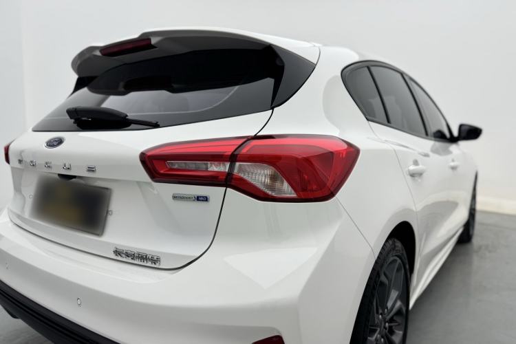 Used Ford Focus 2022 Hatchback EcoBoost 180 Automatic ST Line Exterior 8