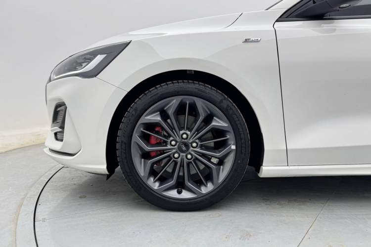 Used Ford Focus 2022 Hatchback EcoBoost 180 Automatic ST Line Exterior 9