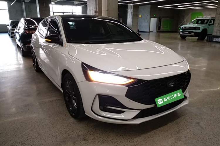 Used Ford Focus 2022 Hatchback EcoBoost 180 Automatic ST Line Front Right 45 Deg
