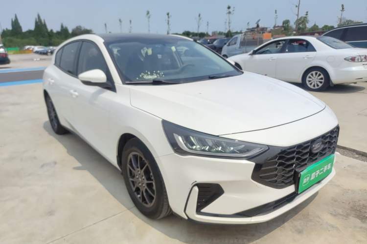 Used Ford Focus 2022 Hatchback EcoBoost 180 Automatic Performance Edition Front Right 45 Deg
