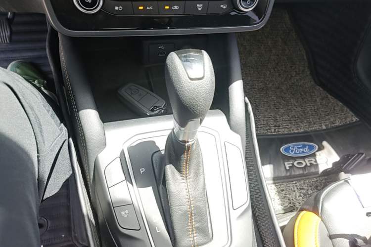 Used Ford Focus 2022 Sedan EcoBoost 180 Automatic Performance Edition Gear Lever