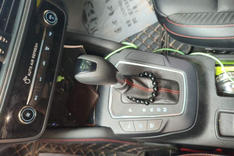 Used Ford Focus 2022 Sedan EcoBoost 180 Automatic ST Line Gear Lever