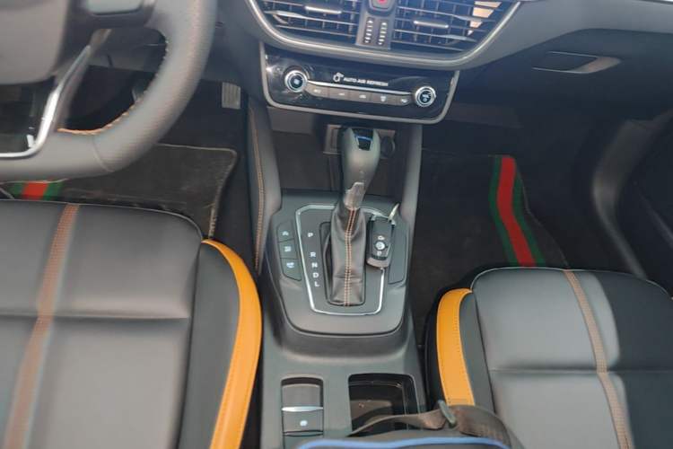Used Ford Focus 2022 Sedan EcoBoost 180 Automatic Performance Edition Gear Lever