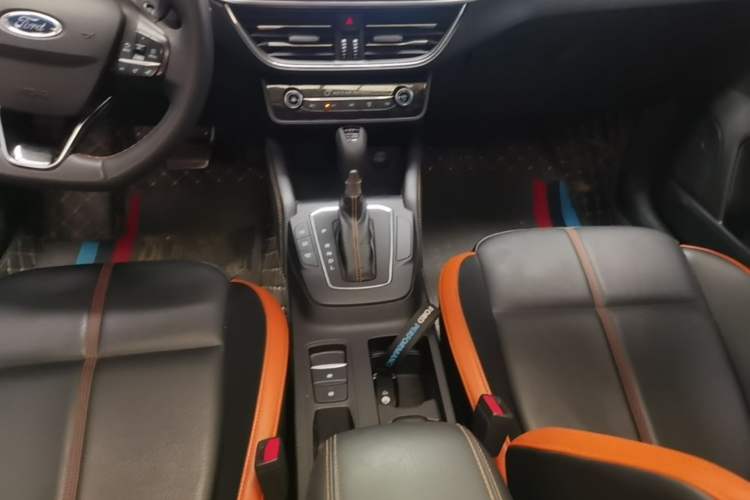 Used Ford Focus 2022 Sedan EcoBoost 180 Automatic Performance Edition Gear Lever