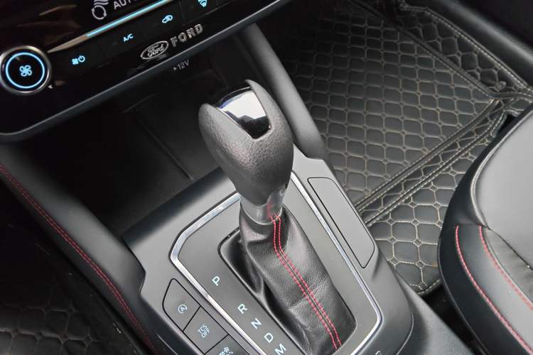 Used Ford Focus 2022 Sedan EcoBoost 180 Automatic ST Line Gear Lever