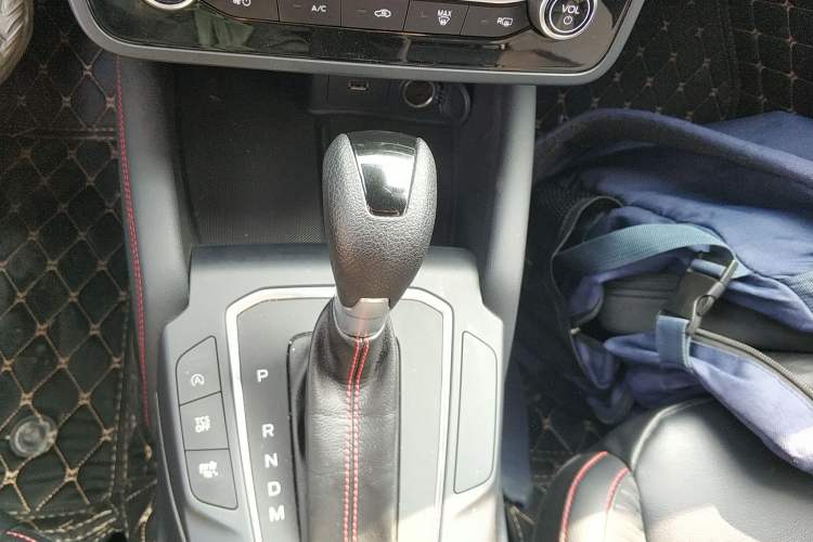 Used Ford Focus 2022 Hatchback EcoBoost 180 Automatic ST Line Gear Lever