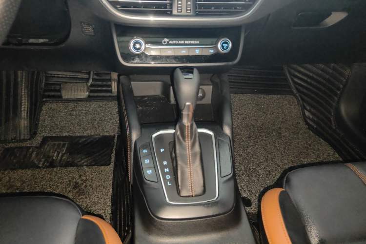Used Ford Focus 2022 Sedan EcoBoost 180 Automatic Performance Edition Gear Lever