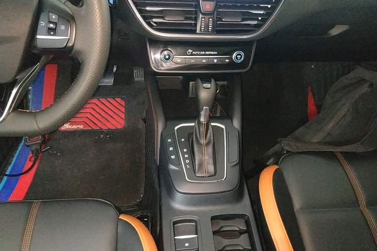 Used Ford Focus 2022 Sedan EcoBoost 180 Automatic Performance Edition Gear Lever