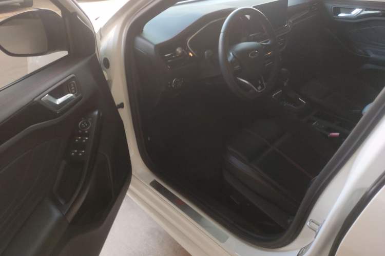 Used Ford Focus 2022 Hatchback EcoBoost 180 Automatic ST Line Interior 2