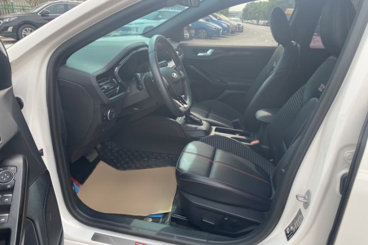 Used Ford Focus 2022 Hatchback EcoBoost 180 Automatic ST Line Interior 2