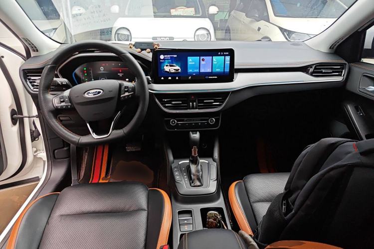 Used Ford Focus 2022 Hatchback EcoBoost 180 Automatic Performance Edition Interior 2