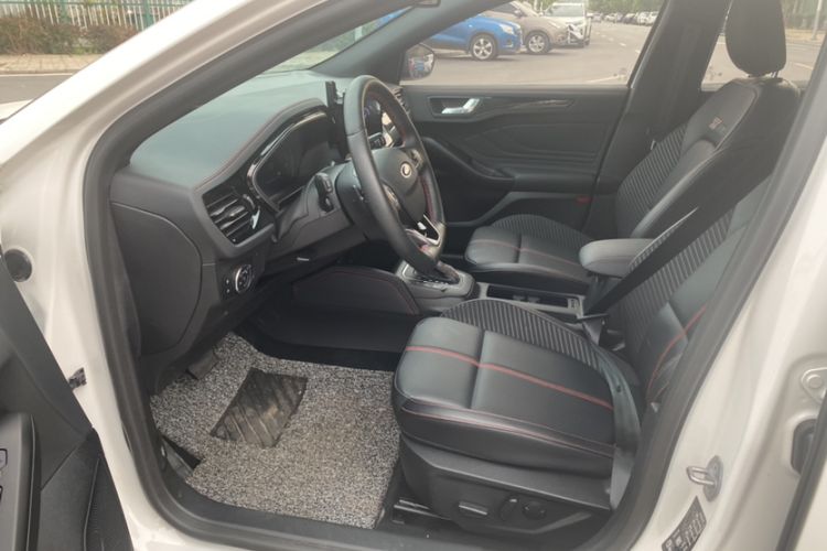 Used Ford Focus 2022 Hatchback EcoBoost 180 Automatic ST Line Interior 2