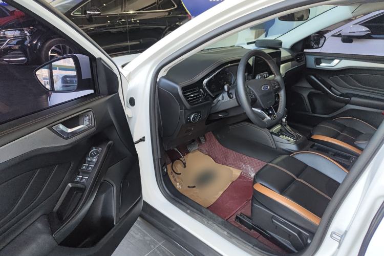 Used Ford Focus 2022 Hatchback EcoBoost 180 Automatic Performance Edition Interior 3
