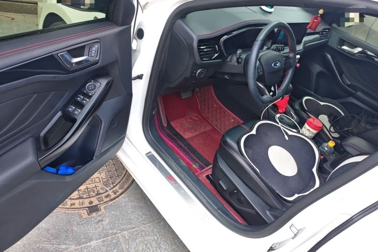 Used Ford Focus 2022 Hatchback EcoBoost 180 Automatic ST Line Interior 3