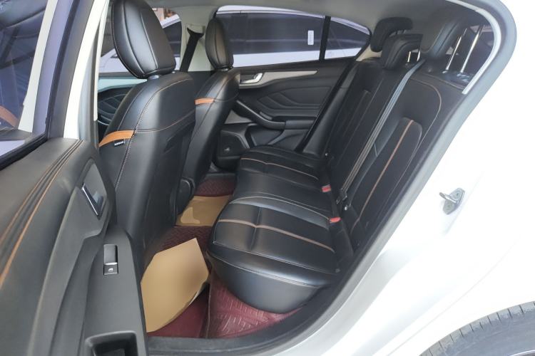 Used Ford Focus 2022 Hatchback EcoBoost 180 Automatic Performance Edition Interior 4