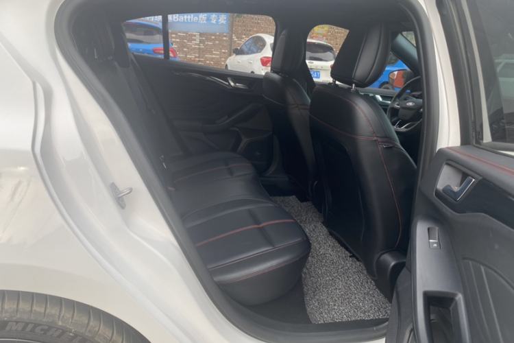 Used Ford Focus 2022 Hatchback EcoBoost 180 Automatic ST Line Interior 4