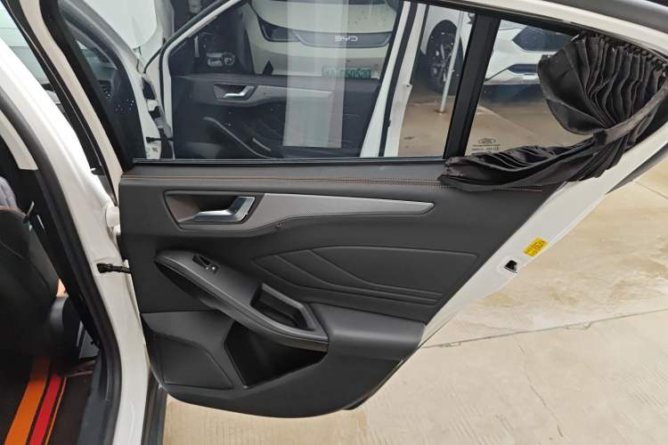 Used Ford Focus 2022 Hatchback EcoBoost 180 Automatic Performance Edition Interior 6