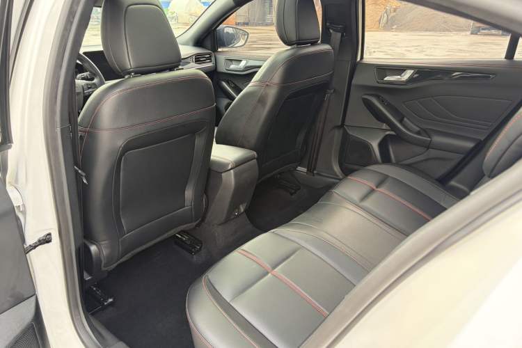 Used Ford Focus 2022 Sedan EcoBoost 180 Automatic ST Line Interior 6