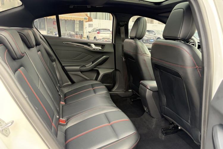 Used Ford Focus 2022 Sedan EcoBoost 180 Automatic ST Line Interior 7