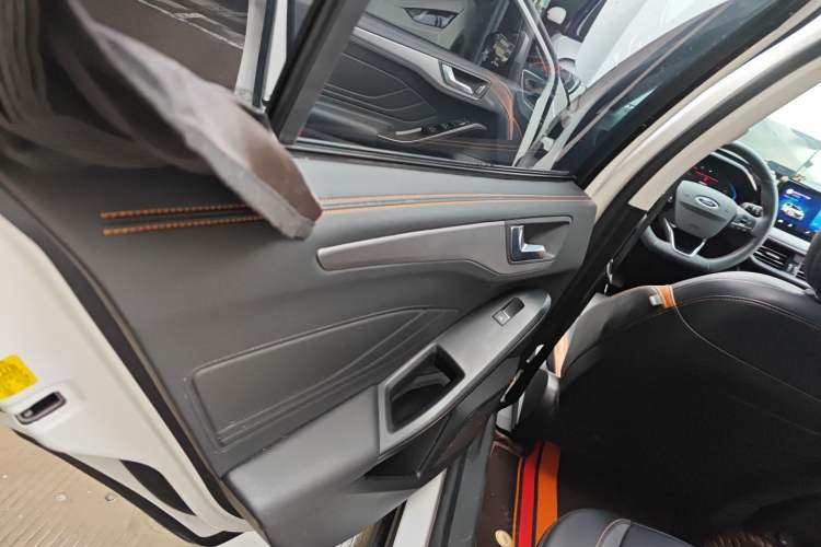 Used Ford Focus 2022 Hatchback EcoBoost 180 Automatic Performance Edition Interior 8