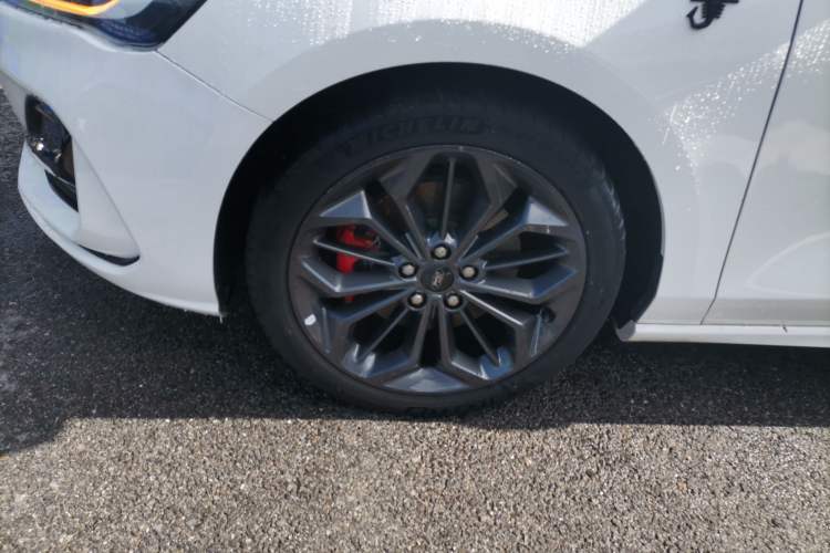 Used Ford Focus 2022 Sedan EcoBoost 180 Automatic ST Line Left Front Wheel Hub